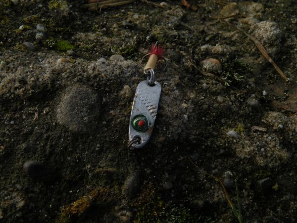 jedna przynęta spinningowa